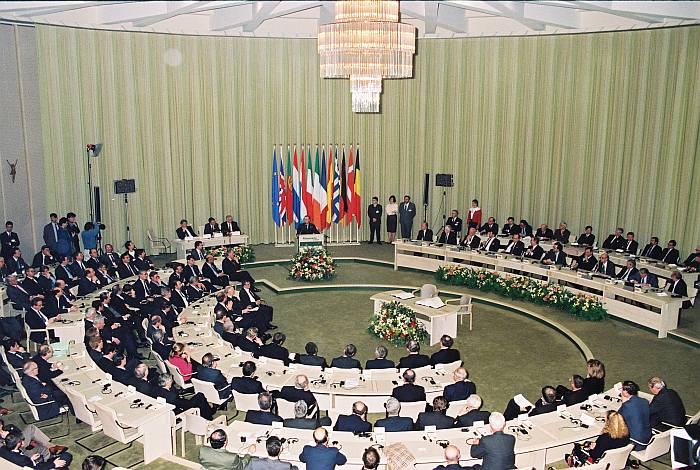 7 febbraio 1992: la firma del Trattato di Maastricht.