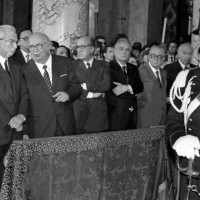 Molte le autorità presenti per il funerale, in foto da sinistra: il Presidente della Repubblica Cossiga, il Presidente del Senato Spadolini, e il Primo Ministro De Mita (Nadalini)