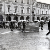 Forlì, 10 maggio 1978. Il corteo, sotto una pioggia battente, ha percorso via delle Torri, piazza del Duomo, corso Garibaldi e poi di nuovo piazza Saffi. (Minisci)